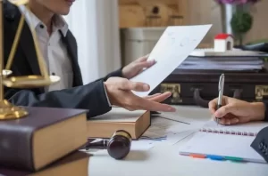 وکیل تنظیم دادخواست و لایحه