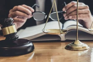 وکیل دیوان عدالت اداری